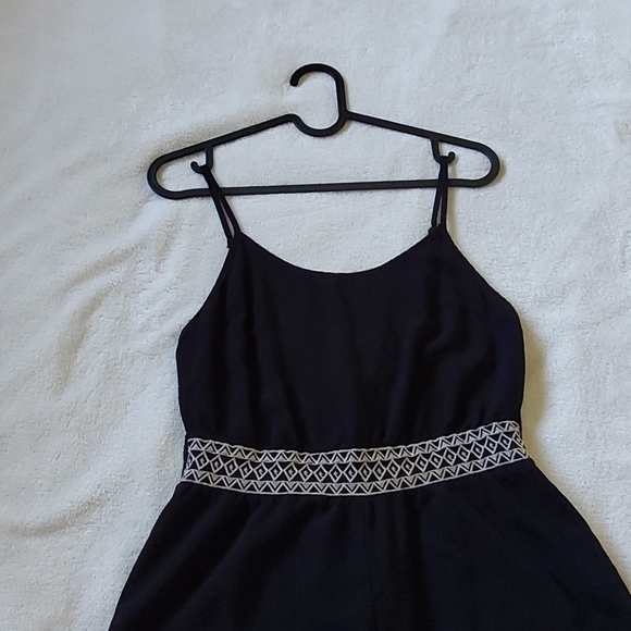 🌱 Black Romper - Picture 2 of 6